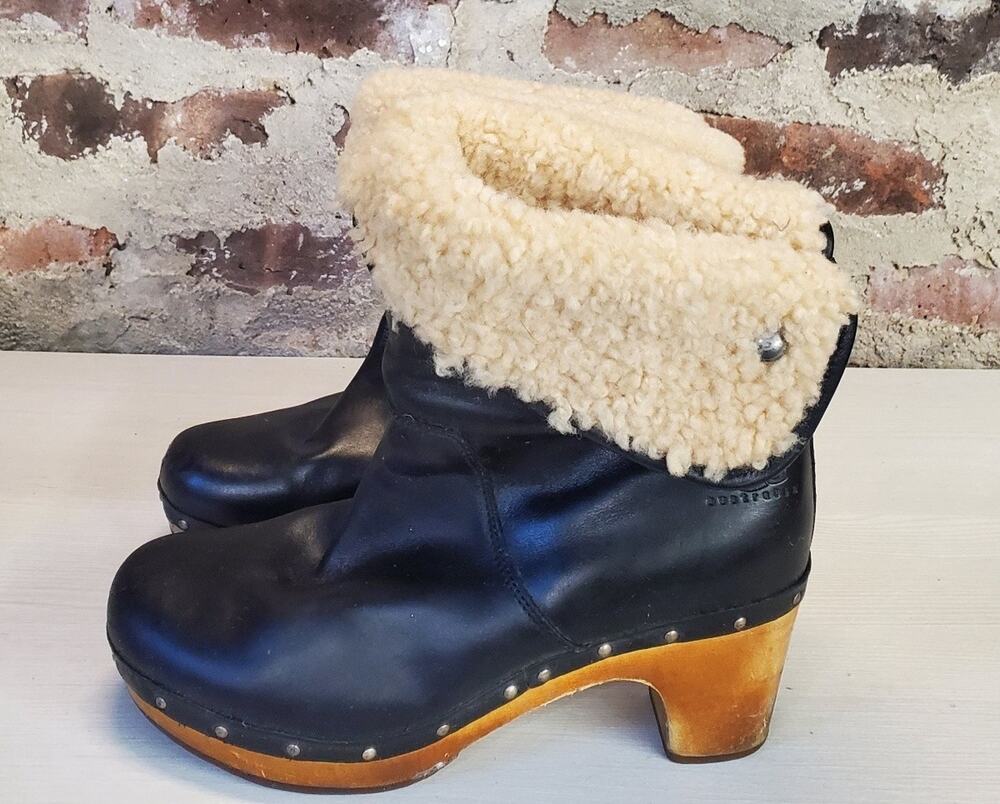 UGG Womens Clog Boots S/N 1958 US 9 Black Studded Wooden Heel Shearling Cuff